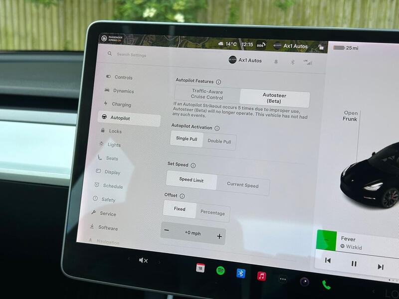 TESLA MODEL 3