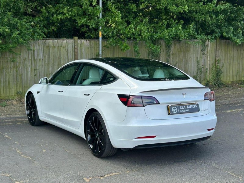 TESLA MODEL 3